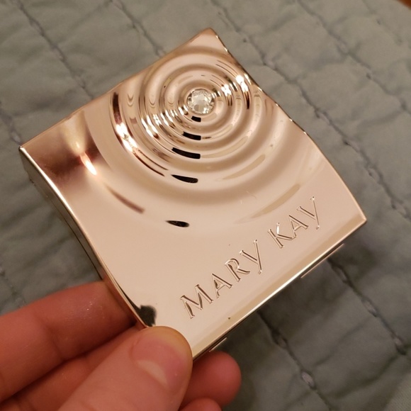Mary Kay Other - LIMITED EDITION ROSE GOLD Mini compact